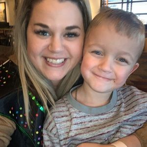 Meet your Posher, Caitlin